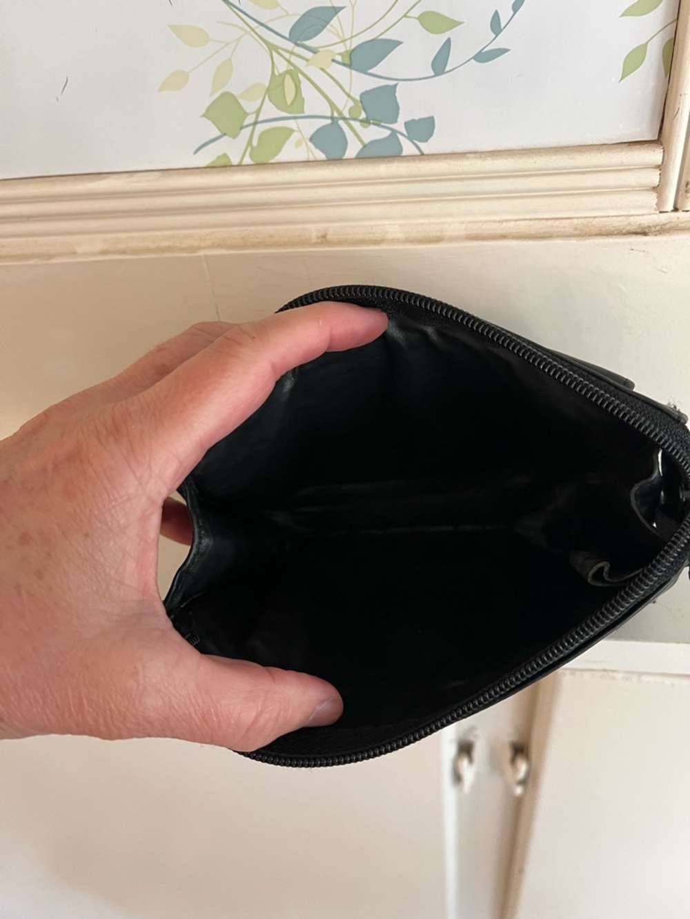 Black Leather Zip Wallet Pouch - Picture 3 of 9
